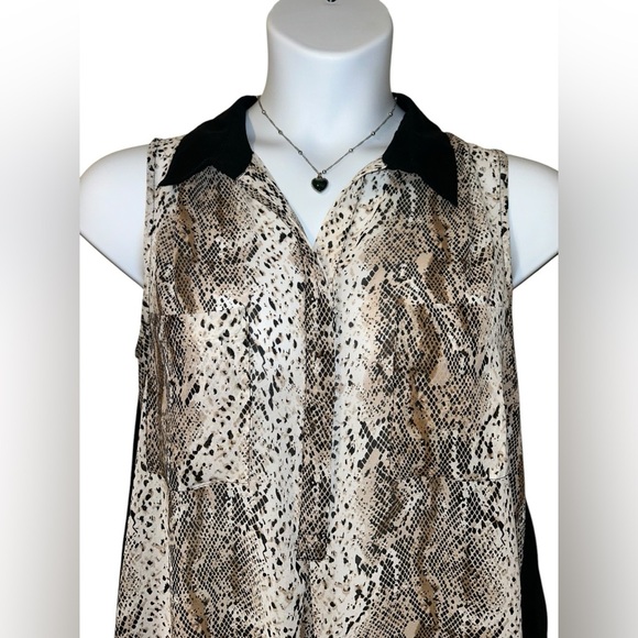 BCBG MaxAzria Sleeveless Snake Print Blouse Pleated Back Contrast Collar Medium - Picture 4 of 9